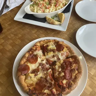 Great Hawaiian Pizza (subbed chicken instead of ham)