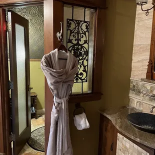 Bathroom Oscar Wilde