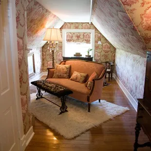 Alfred, Lord Tennyson Suite - Emily's Sitting Room