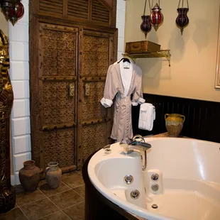 Agatha Christie Grand Suite Bath