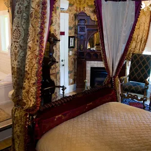 Lord Byron Suite
