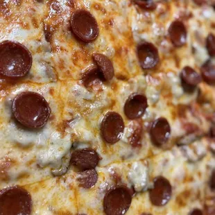 16&quot; thin with sausage pepperoni and onions