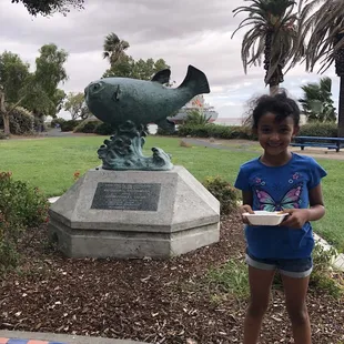 Statue and plaque about a sister city in Japan