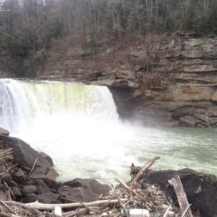 The comber land falls