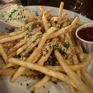Roasted garlic Truffle fries with lemon aioli. Awesome!