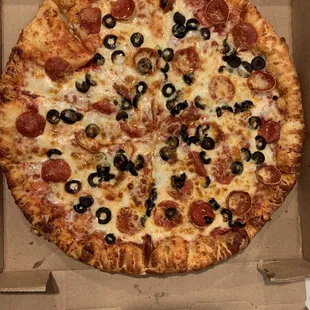 Delicious pizza with very good crust.