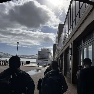 Exiting the River Walk Outlets. Hee.