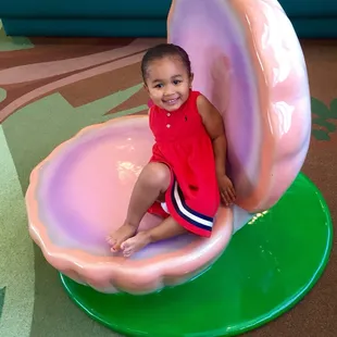 Clam shell seat