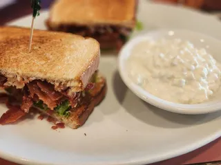 Flo's Farmhouse Cafe