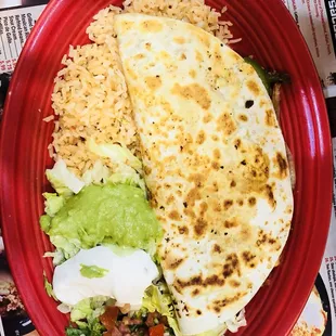 Quesadilla mazatlan served with rice and guacasalad               Very large quesadilla full of fajita filling