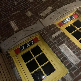 More decor to really set the mood that you're in the town square.