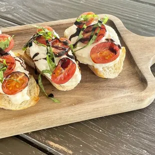 Burrata roasted tomato crostini
