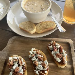 These were the Fig &amp; Bleu cheese crostini w/candied pecans.