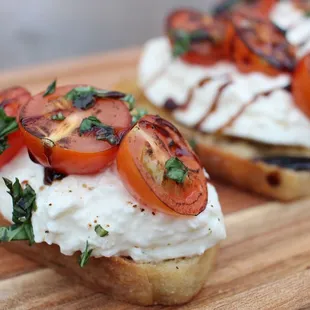Burrata Tomato Crostini