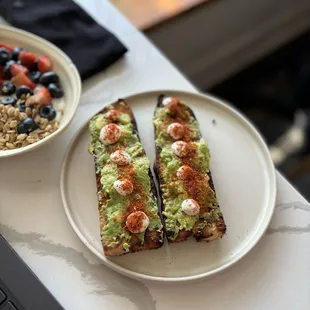 Avocado toast (vegetarian version without salmon)