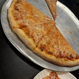 Cheese pizza