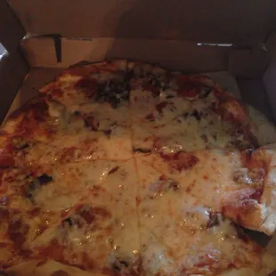 Pepperoni mushroom pizza. This is done right!