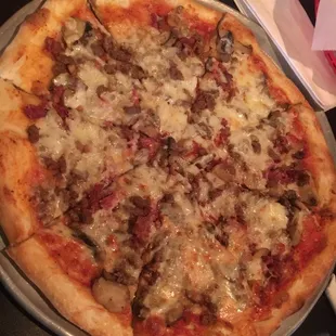Hamburger pizza with mushrooms. This is a world class pizza. It may be number one or two on my top ten pizza list!