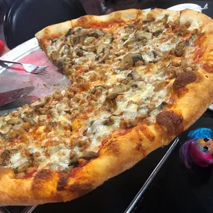 18&quot; Sausage &amp; Mushroom Pizza