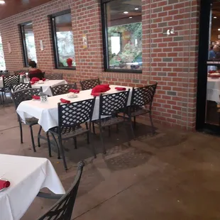 Nice outdoor area. Live music on Wednesdays.