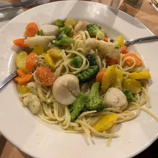 Linguine with Scallops and Vegetables