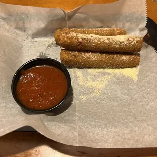 Mozzarella cheese sticks  5 ct with sauce