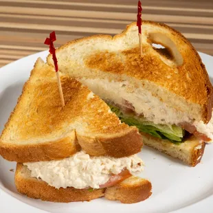 Tuna sandwich - crunchy toasts, awesome tuna. You do not even feel any overbearing fishy taste. It soooo smooth and tasty!