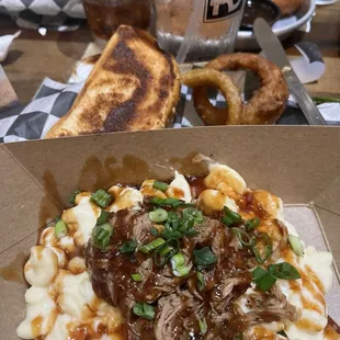 White Cheddar Mac &amp; Cheese with pulled pork