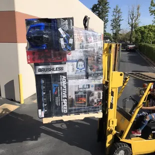 Unloading of merchandise