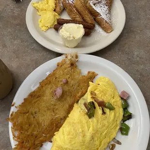 The DENVER but it come with 4 slices of your choice of toast not the French toast plate.