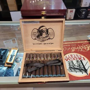 Deadwood Fat Bottom Betty cigars
