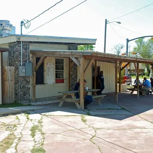 the outside of the restaurant