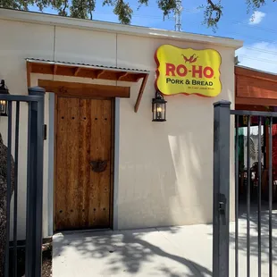 ramen and noodles, outside