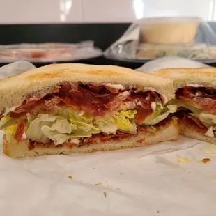 Prosciutto, lettuce and tomato (PLT)