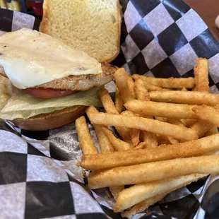 Road Dawg Saloon & Eatery