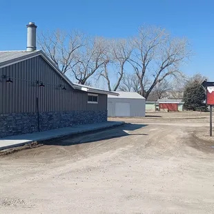 a view of the outside of the building