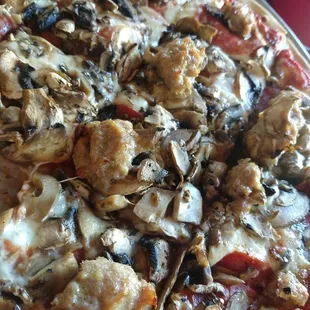 Sausage, pepperoni &amp;mushroom pizza