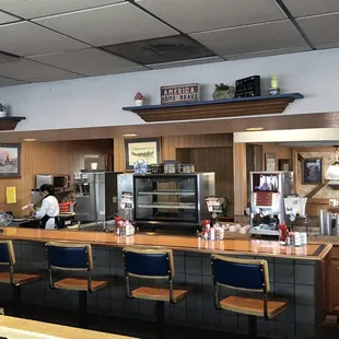 Old school diner vibe.