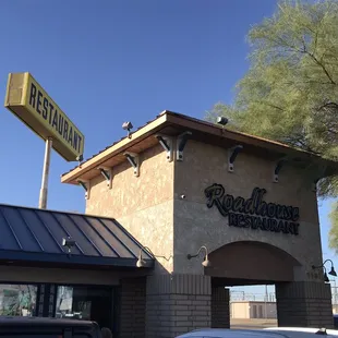 New Highway 58 route totally bypasses this cool old school restaurant. Such a shame! They make phenomenal pineapple empanadas here!!