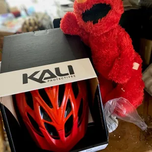 Elmo approves of my new helmet.