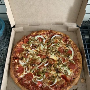 Southwest pizza w green chilies
