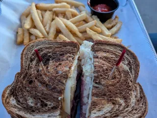 Merle's American Tavern