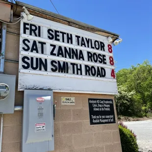 Roadside Bar &amp; Grill in Old Hickory area of TN has live music most nights and a tasty menu of chef-inspired food!