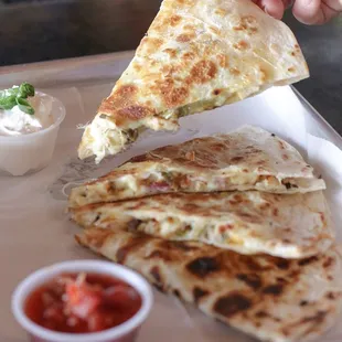 Roadside Bar &amp; Grill in Old Hickory area of TN has live music most nights and a tasty menu of chef-inspired food like chicken quesadilla.