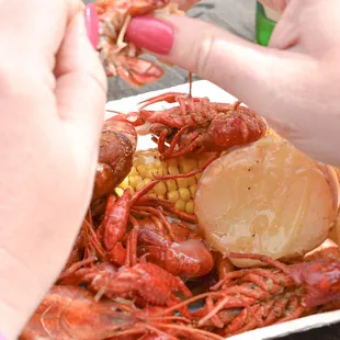 Roadside Bar &amp; Grill in Old Hickory area of TN has live music most nights and a tasty menu of chef-inspired food. Crawfish boils and more!