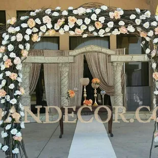 Entrance decoration and flower arch done by Roan Decor.