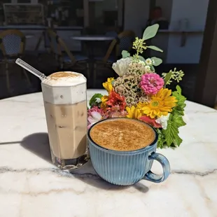 Apple Cinnamon Chai Latte (hot/iced - with Vanilla and Cinnamon Soft Top)