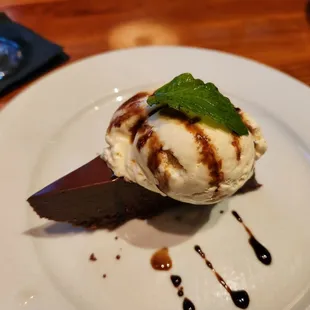 Flourless chocolate cake