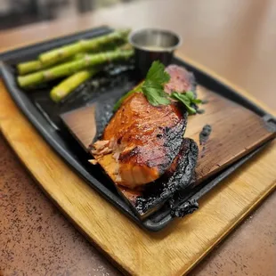 Plank salmon with Asparagus