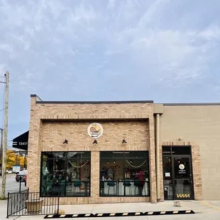 the outside of a restaurant